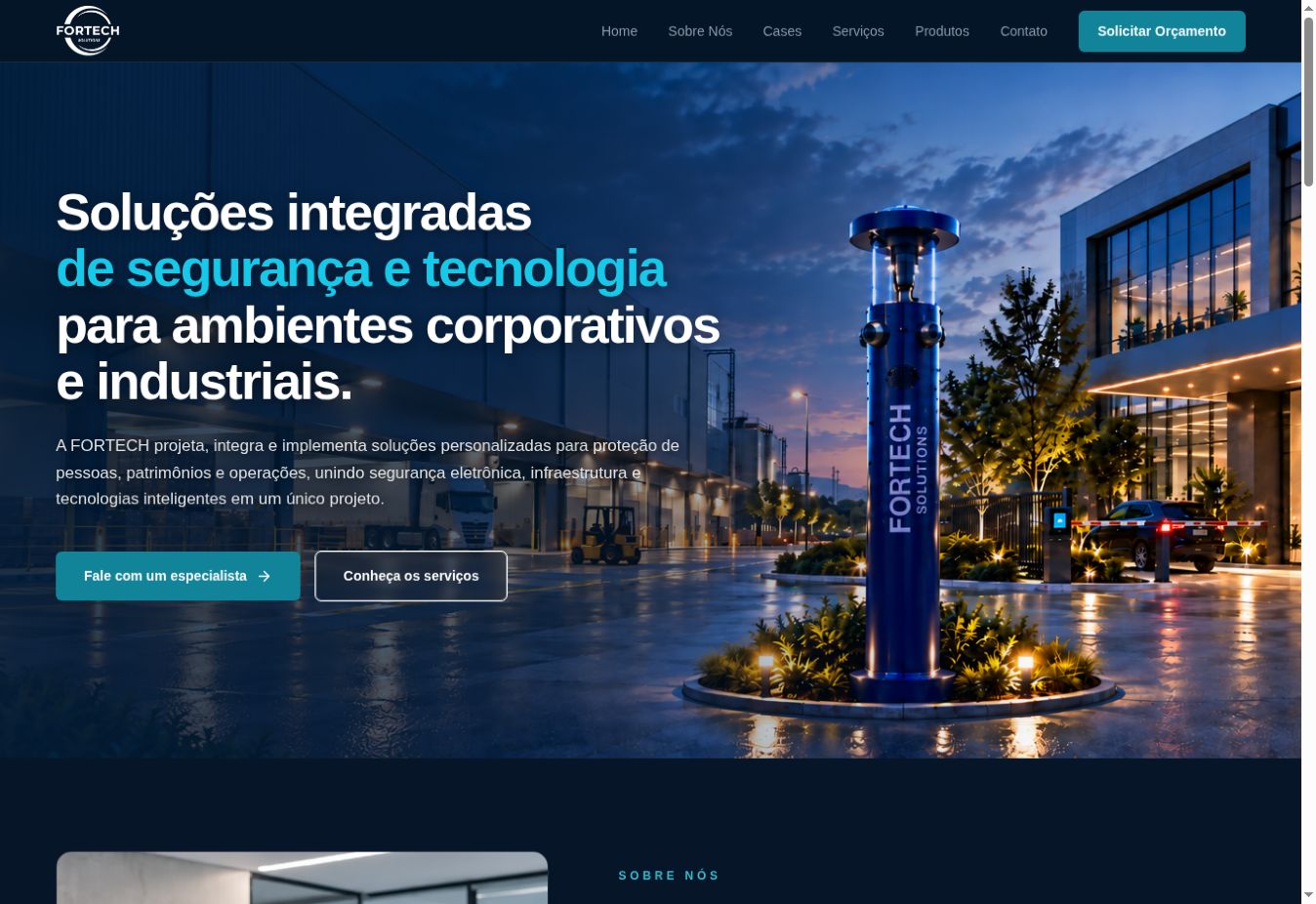 Home do site Fortech Solutions na tela de um notebook